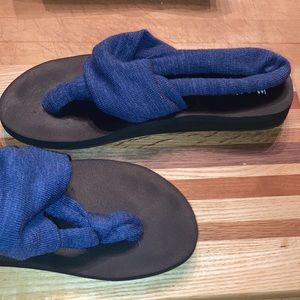 Sandals Mossimo Blue Stretchy Flat Sandals